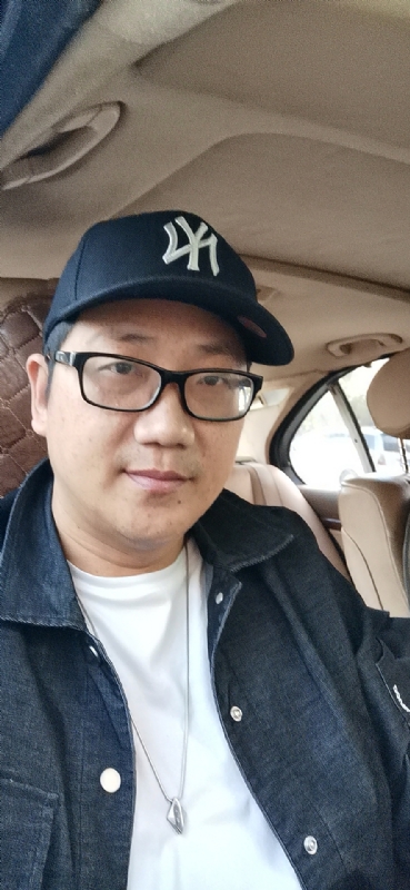 拥抱幸福的第一张照片--福建残疾人相亲网